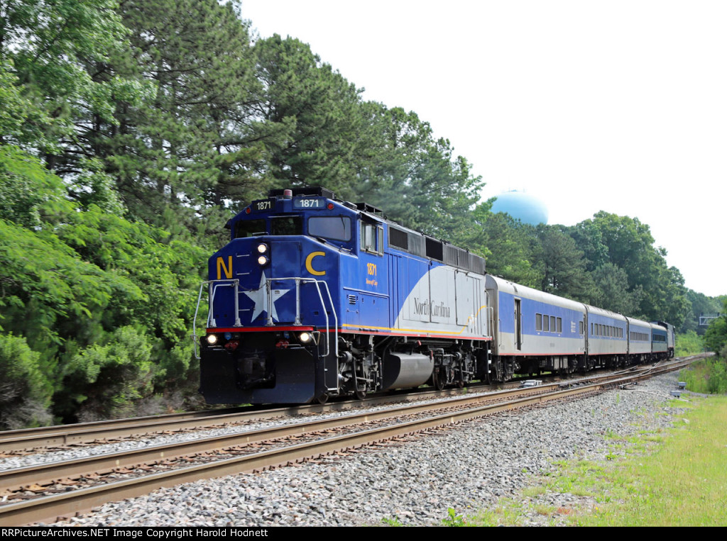 RNCX 1871 leads train P075-24